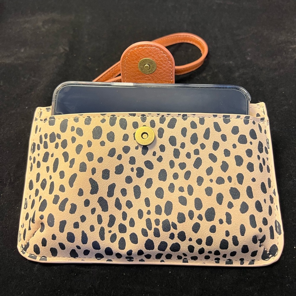 Universal Threads Leopard Print Wristlet - image 2